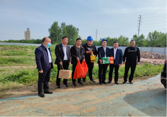 駐馬店市黃淮建設(shè)工程有限公司到各在建項目進(jìn)行節(jié)日慰問269.png