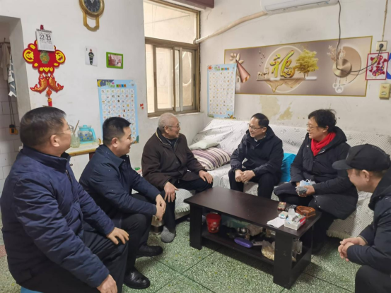 黨建引領(lǐng)聚合力 走訪慰問(wèn)暖人心—產(chǎn)業(yè)集團(tuán)開(kāi)展春節(jié)走訪慰問(wèn)老黨員活動(dòng)48.png